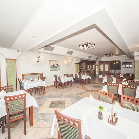 Hotel Ada Wiekszyce Екстер'єр фото