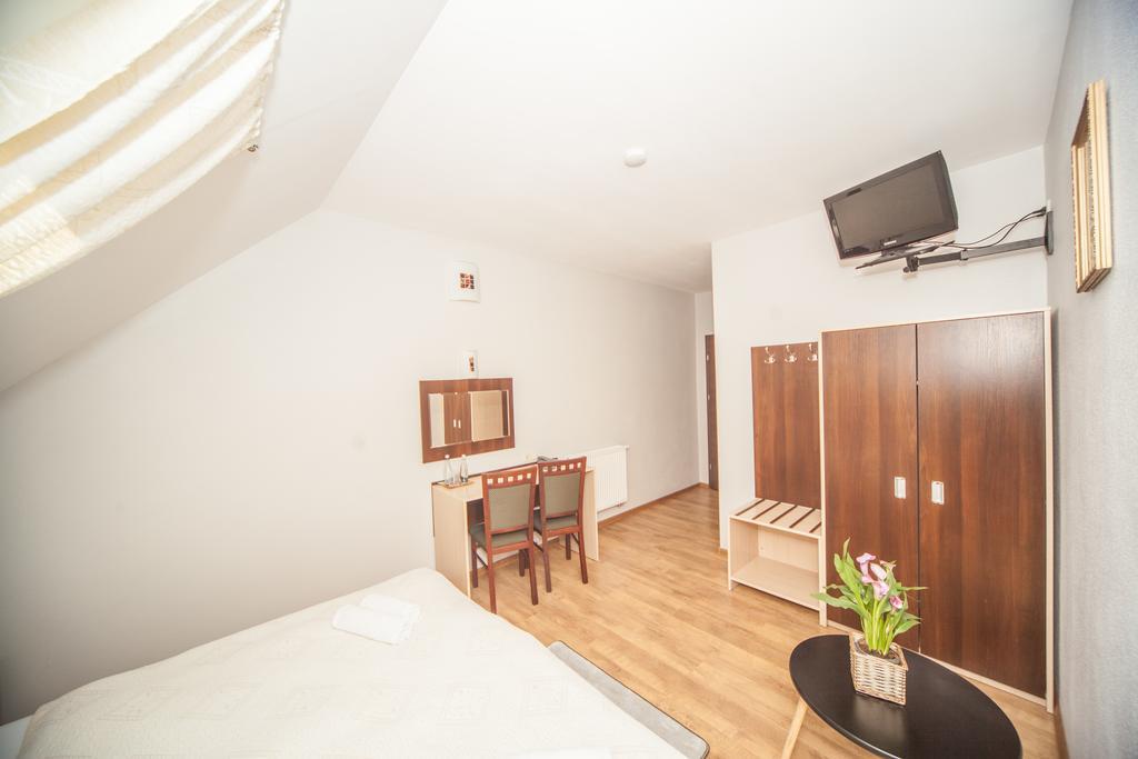 Hotel Ada Wiekszyce Екстер'єр фото