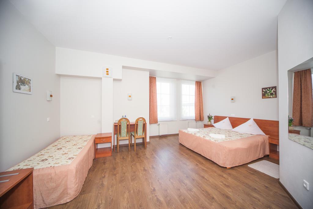 Hotel Ada Wiekszyce Екстер'єр фото