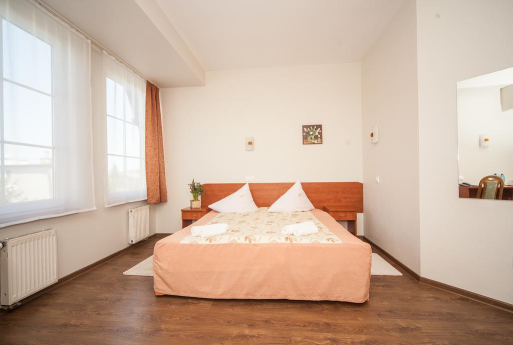 Hotel Ada Wiekszyce Екстер'єр фото