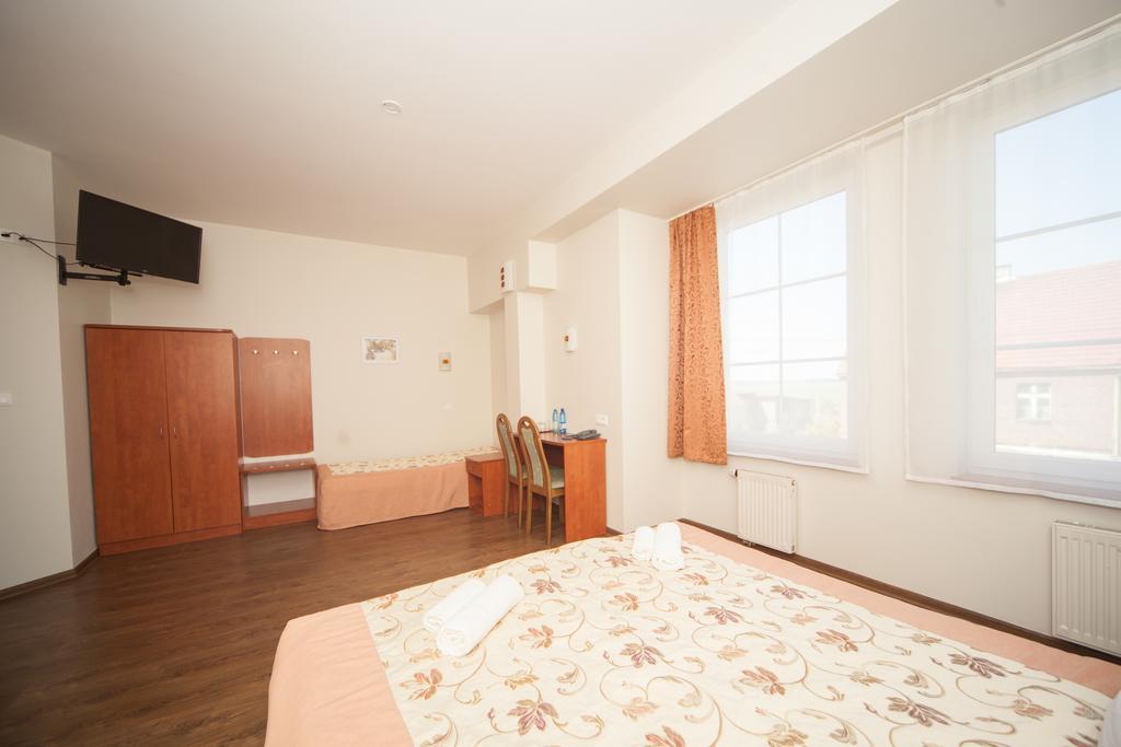 Hotel Ada Wiekszyce Екстер'єр фото