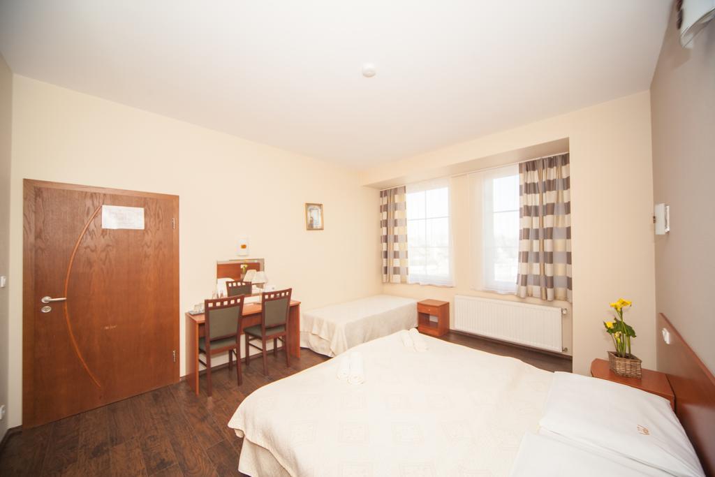 Hotel Ada Wiekszyce Екстер'єр фото