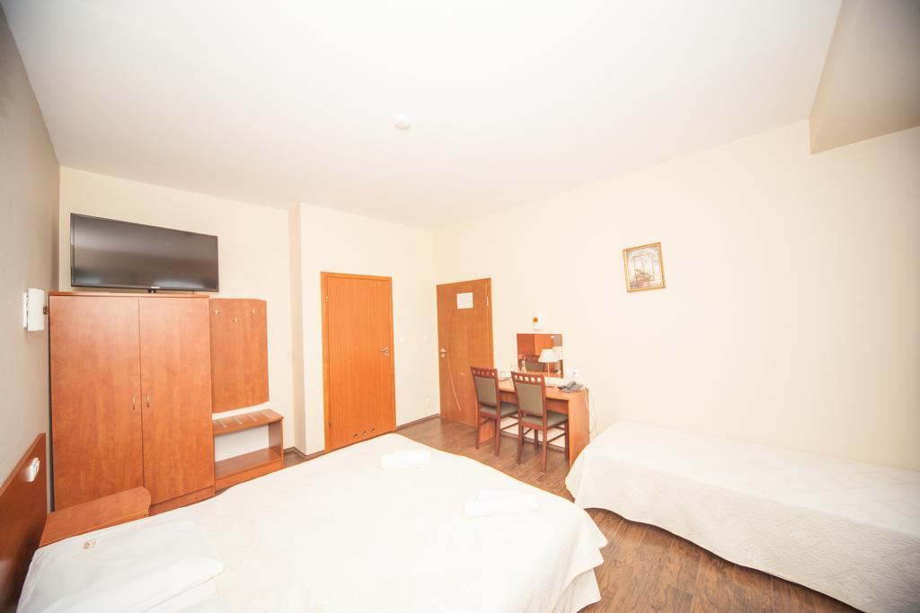 Hotel Ada Wiekszyce Екстер'єр фото