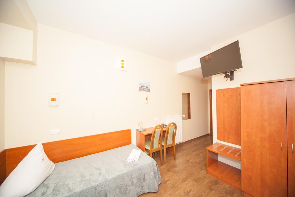 Hotel Ada Wiekszyce Екстер'єр фото