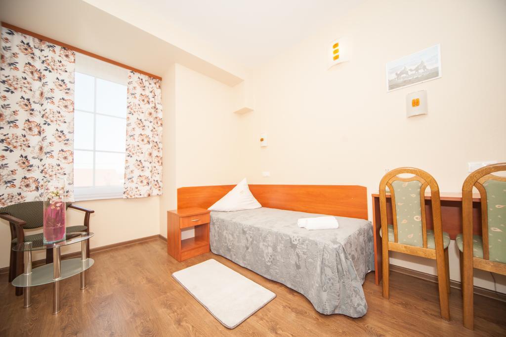 Hotel Ada Wiekszyce Екстер'єр фото
